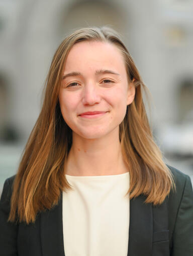 Becca Steele Headshot